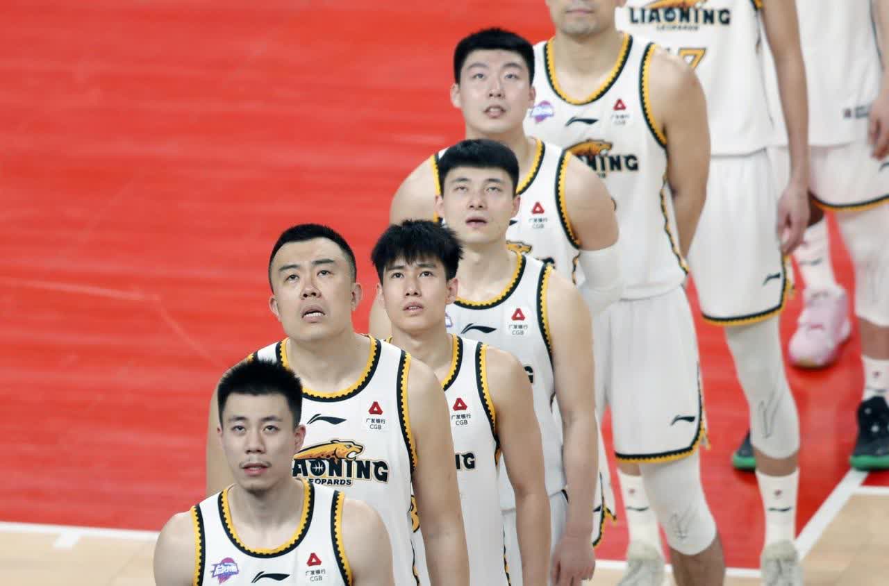 吉林男篮全队努力比拼客场赢得绝对胜势