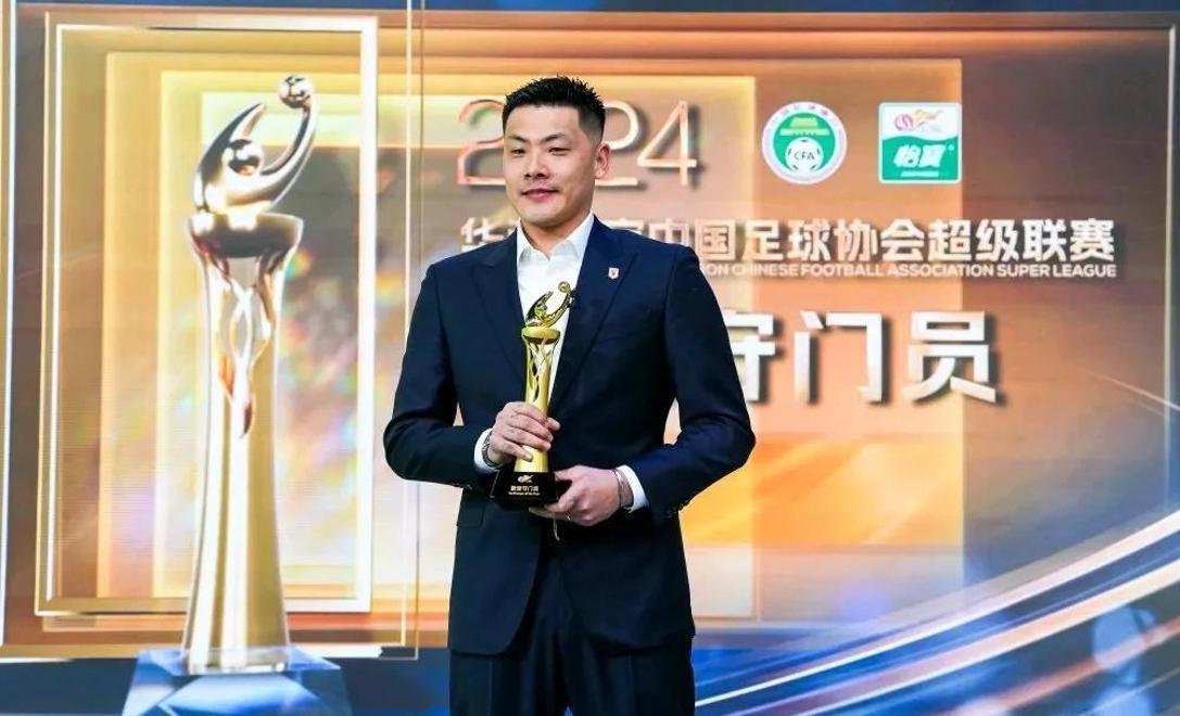 关于联赛最热门球员专访，表现令人瞩目的信息
