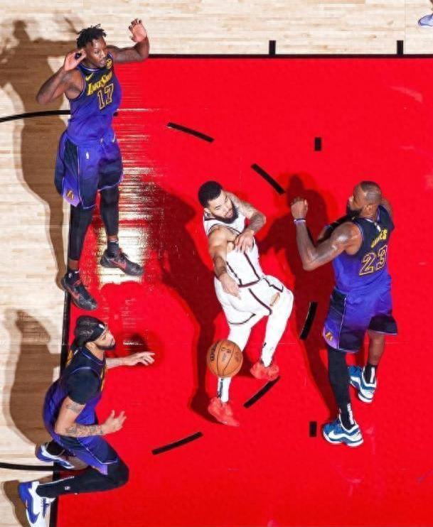 NBA季后赛火箭遭遇不敌湖人，前景堪忧