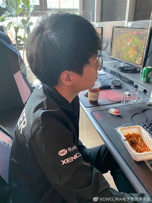 LGD横扫KT，ShowMaker操刀奇招英雄翻盘八强赛3:1（成都）
