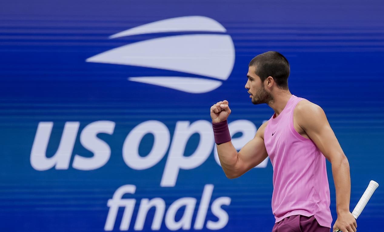 美网险胜年终总决赛,阿尔卡拉斯点燃赛场 美网险胜年终总决赛,阿尔卡拉斯点燃赛场