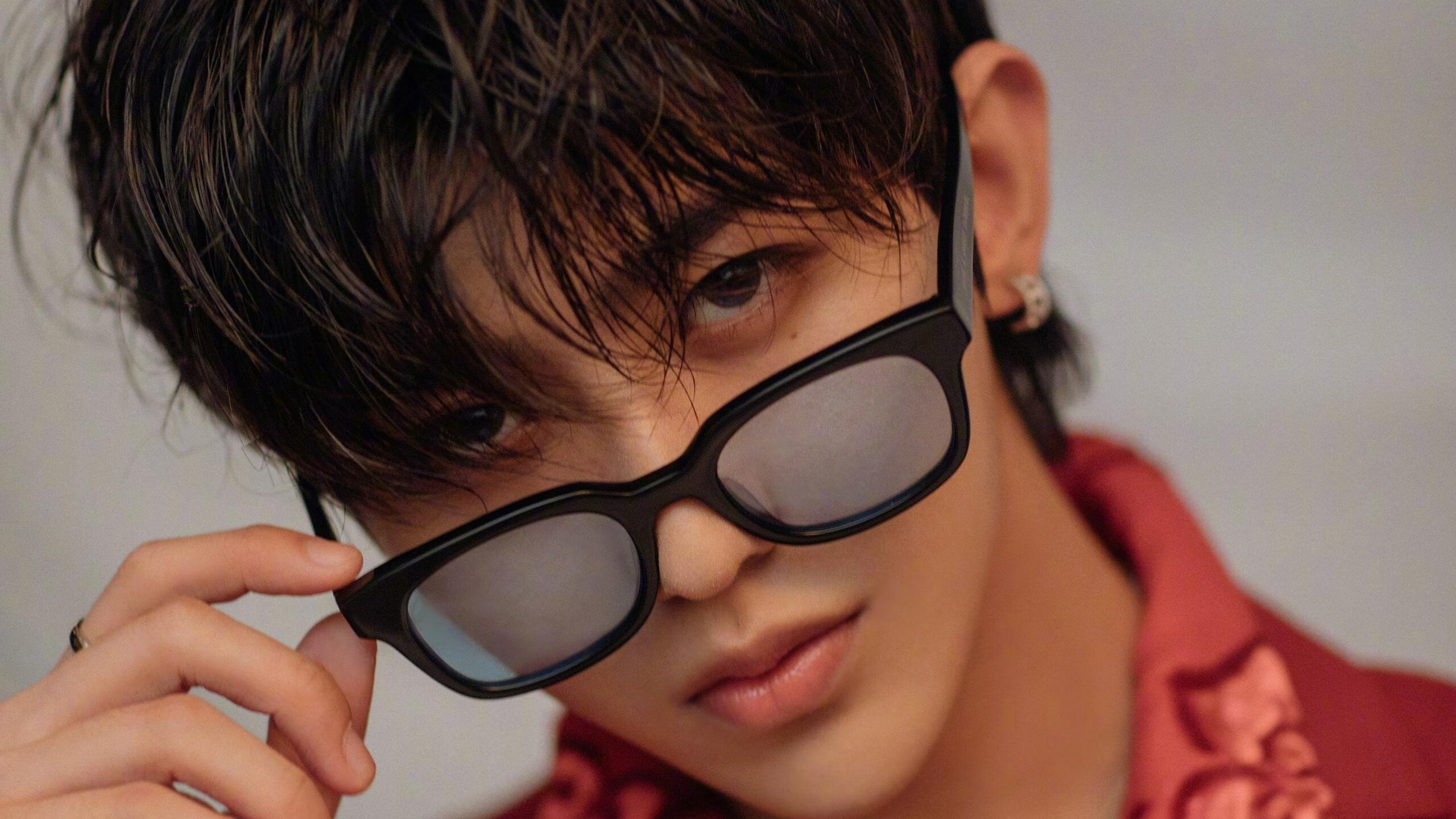 桑巴舞步掠过雷鬼旋律，蓝黑磐石静默宣言