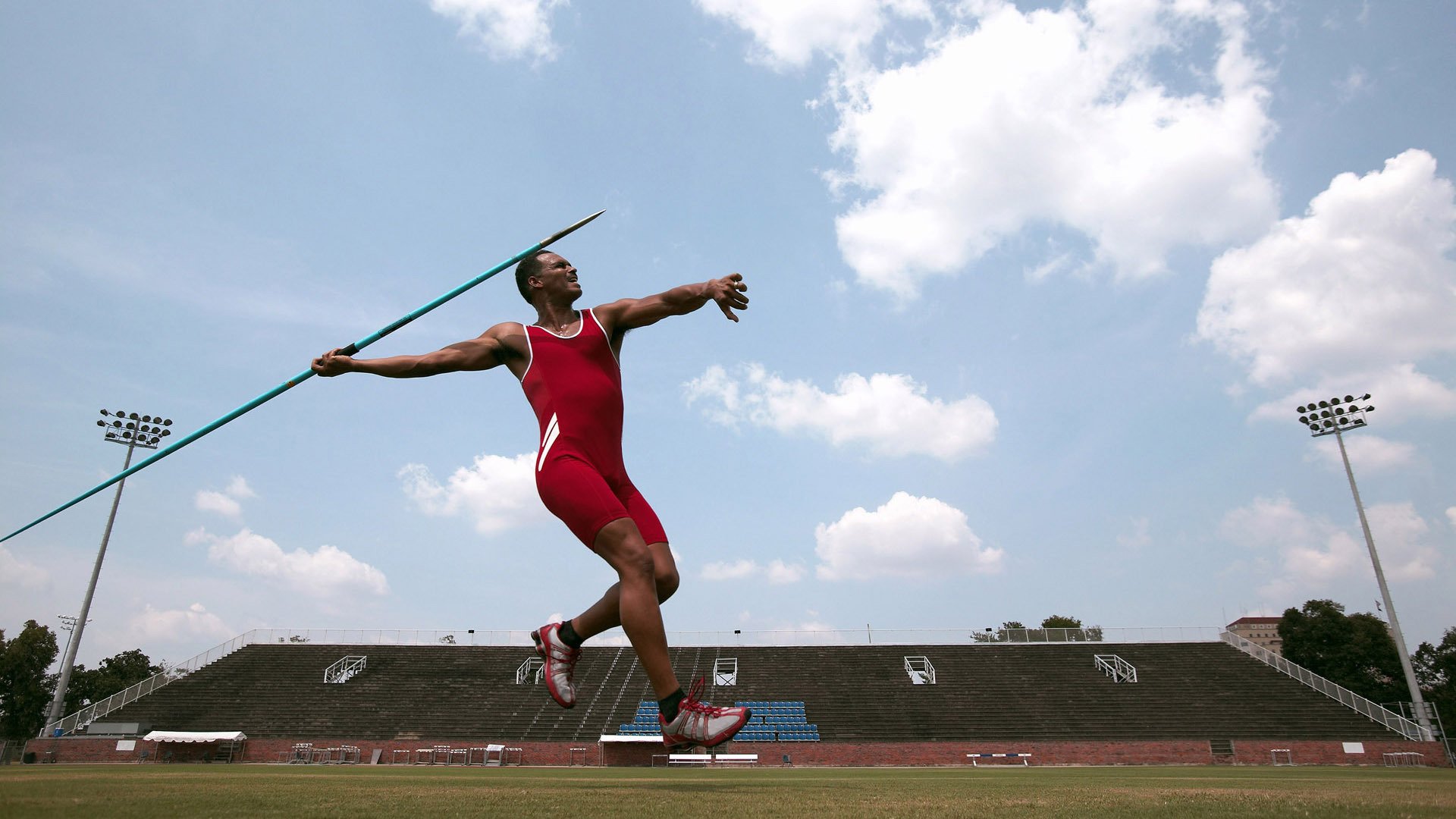 一人扛鼎与铁壁合围，哈兰德的孤勇与尤文的体系力量