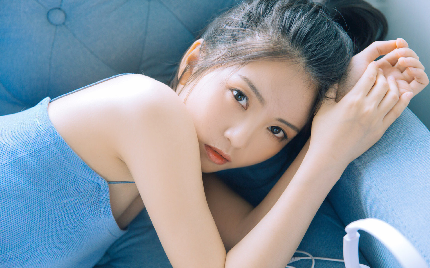 老鹰强压开拓者，浓眉成为关键先生，领跑团队坚韧逆转之战